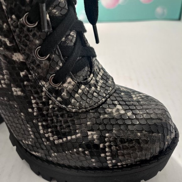 LIMIT High Platform Heel Ankle Bootie Black/Gray - Picture 3 of 7